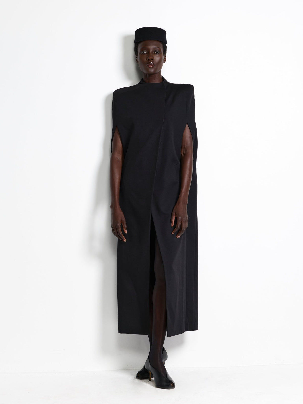 Victtoria Cape - Black - EFFIE KATS